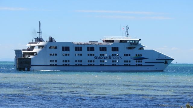 Queensliff-Sorrento vehicular ferry arriving Sorrento.